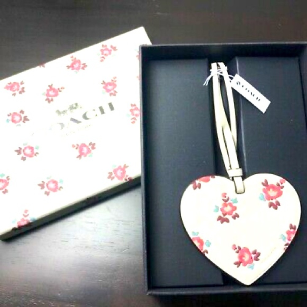 Brand New Coach heart charm 💟🤍✨